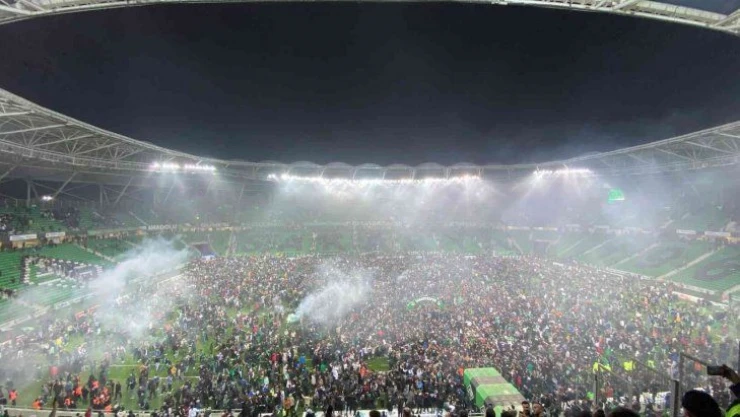 Taraftarların şampiyonluk coşkusu Sakaryaspor'u PFDK'ya sevk ettirdi