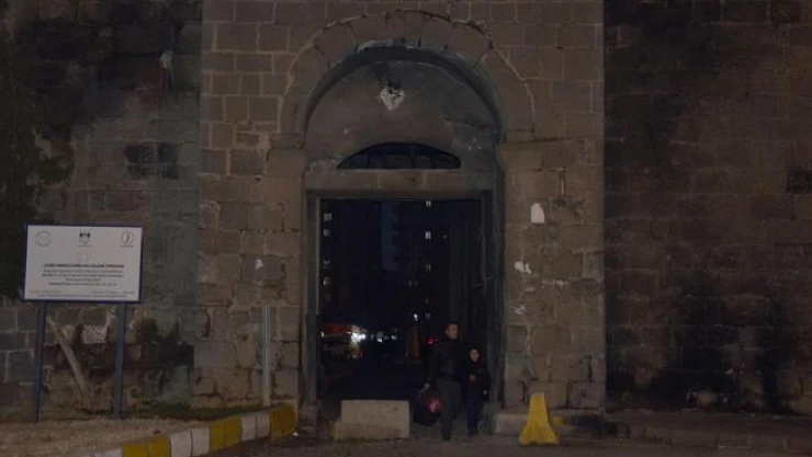 Tarihi sura roketatar mermisi isabet etti