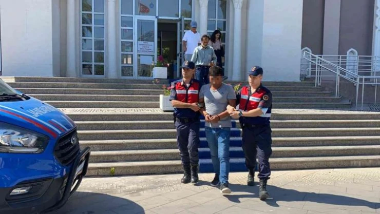 Tartıştığı eşini, kayınvalidesini ve kayınpederini bıçaklayan şahıs tutuklandı