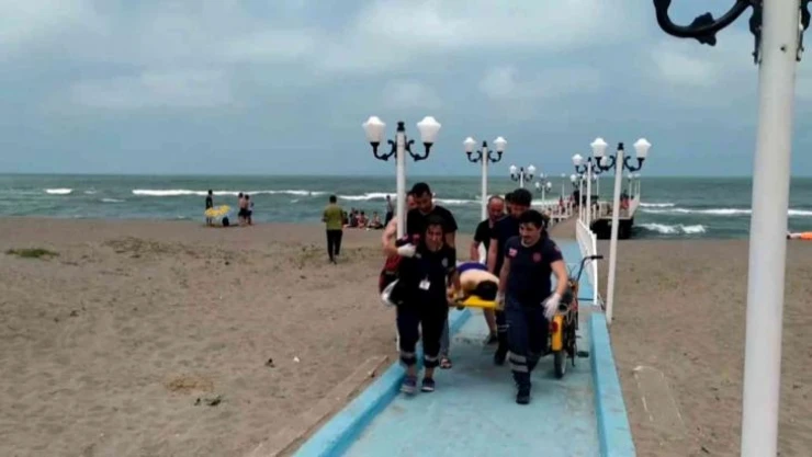 Tatile gelen genç boğulma tehlikesi geçirdi