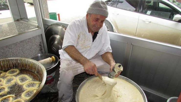 Tatlısının lezzeti 49 yıllık mayada gizli