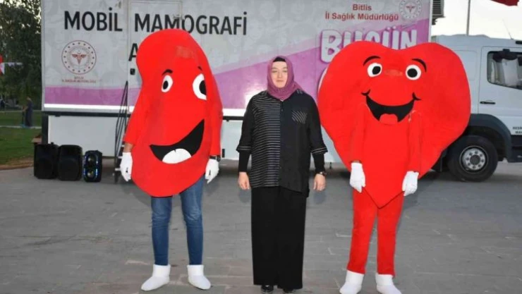 Tatvan'da 'Sağlık Sokağı' ile vatandaşlar bilgilendiriliyor