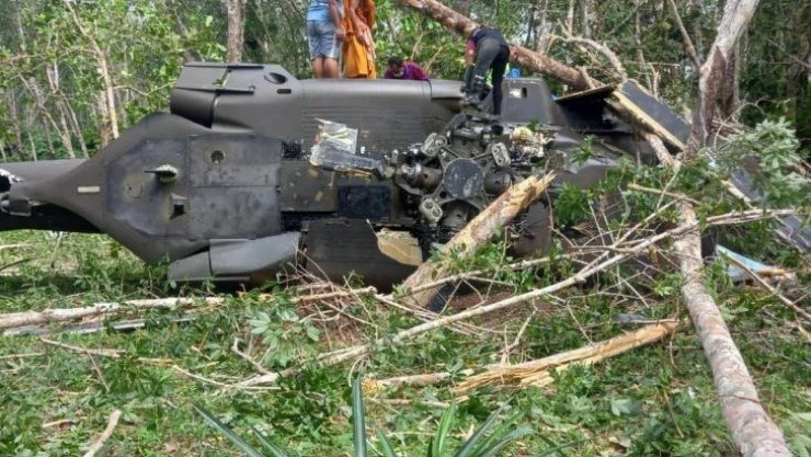 Tayland'da askeri helikopter ormanlık alana düştü