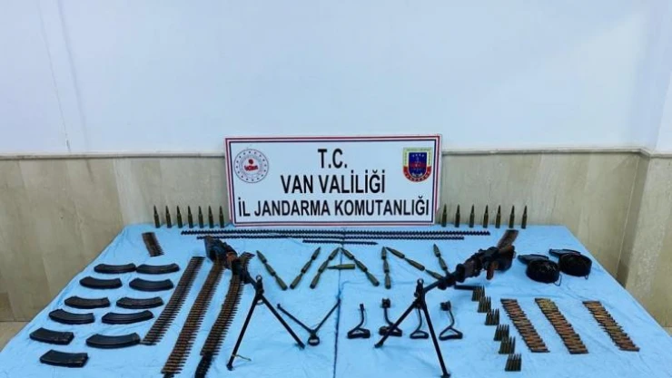 Terörden arındırılan Tendürek'te cephanelik olarak kullanılan mağara ve sığınaklar tek tek tespit edilerek imha ediliyor