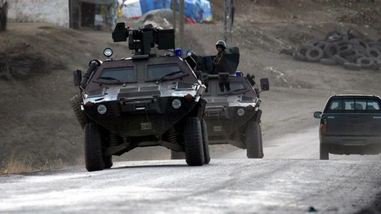 Teröristler 8 aylık hamile kadını vurdu