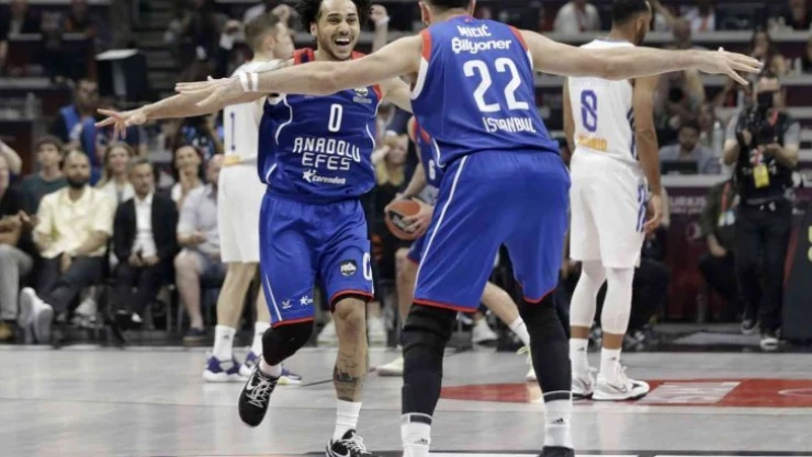 Anadolu Efes, üst üste ikinci kez Avrupa şampiyonu!