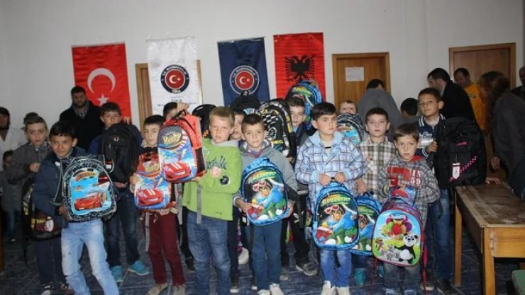 TİKA, Arnavutluk ve Afganistan'daki yetimlerin yüzünü güldürdü