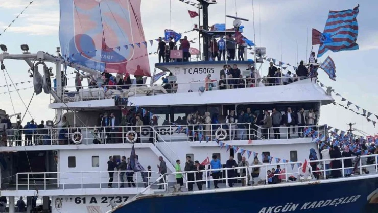 Trabzonspor'da şampiyonluk kutlamaları denizden başladı