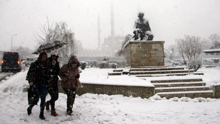 Trakya'ya kar yağmaya başladı