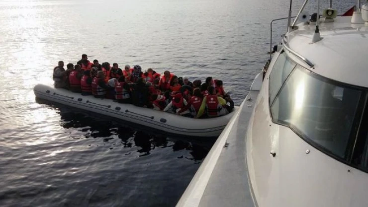 Türk görevliler sığınmacılara can simidi oluyor