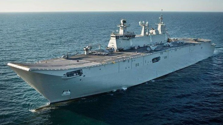 Türkiye'nin en büyük askeri gemisi için imzalar atıldı