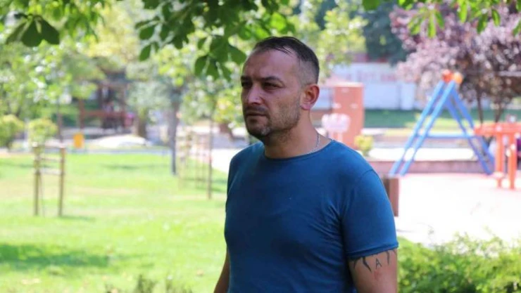 Tuvaletin deliğinden çocukları izlerken, suç üstü böyle yakalandı