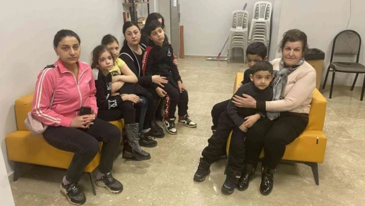 Ukrayna'dan tahliye edilen Azerbaycanlılar İstanbul'da misafir edildi