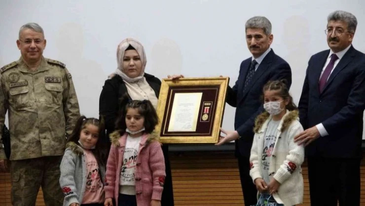 Vanlı şehit ailelerine 'Devlet Övünç Madalyası' takdim edildi