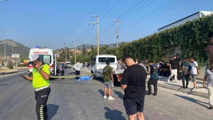 Yolda bozulan aracını tamir ederken otomobilin çarptığı adam hayatını kaybetti