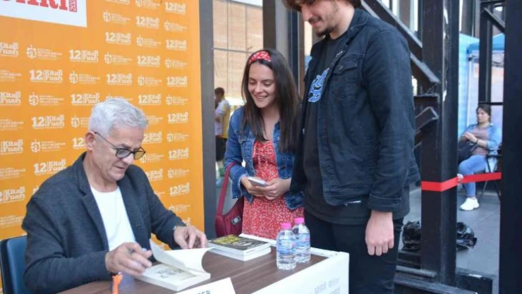 Zafer Algöz ve Can Yılmaz'a Kitap Fuarı'nda büyük ilgi